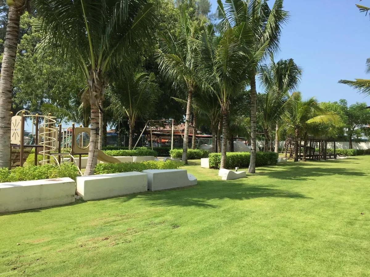 Appartement By The Sea With Side Seaview N Sunset View #3A2 à Batu Ferringhi