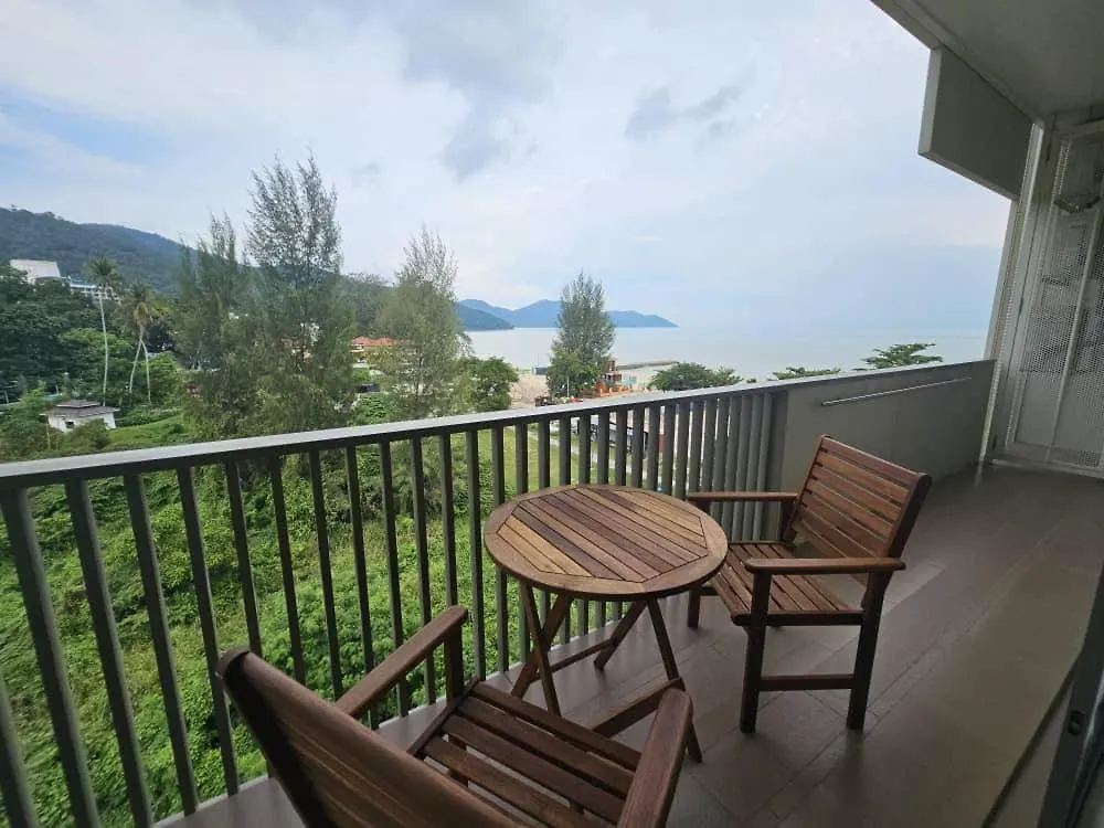 Appartement By The Sea With Side Seaview N Sunset View #3A2 à Batu Ferringhi